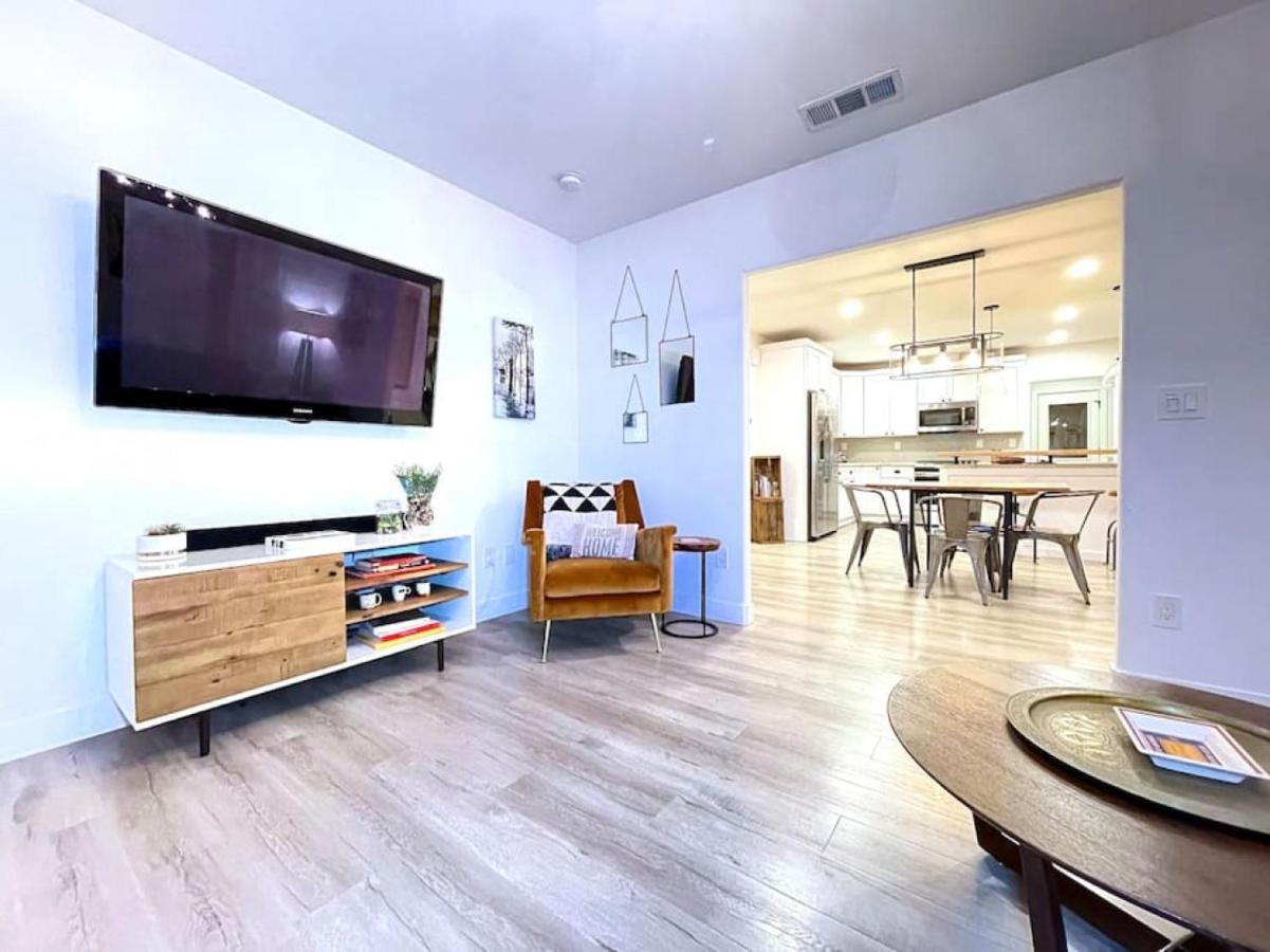 King Bed-private Yard-driveway Parking Holiday home Sacramento
