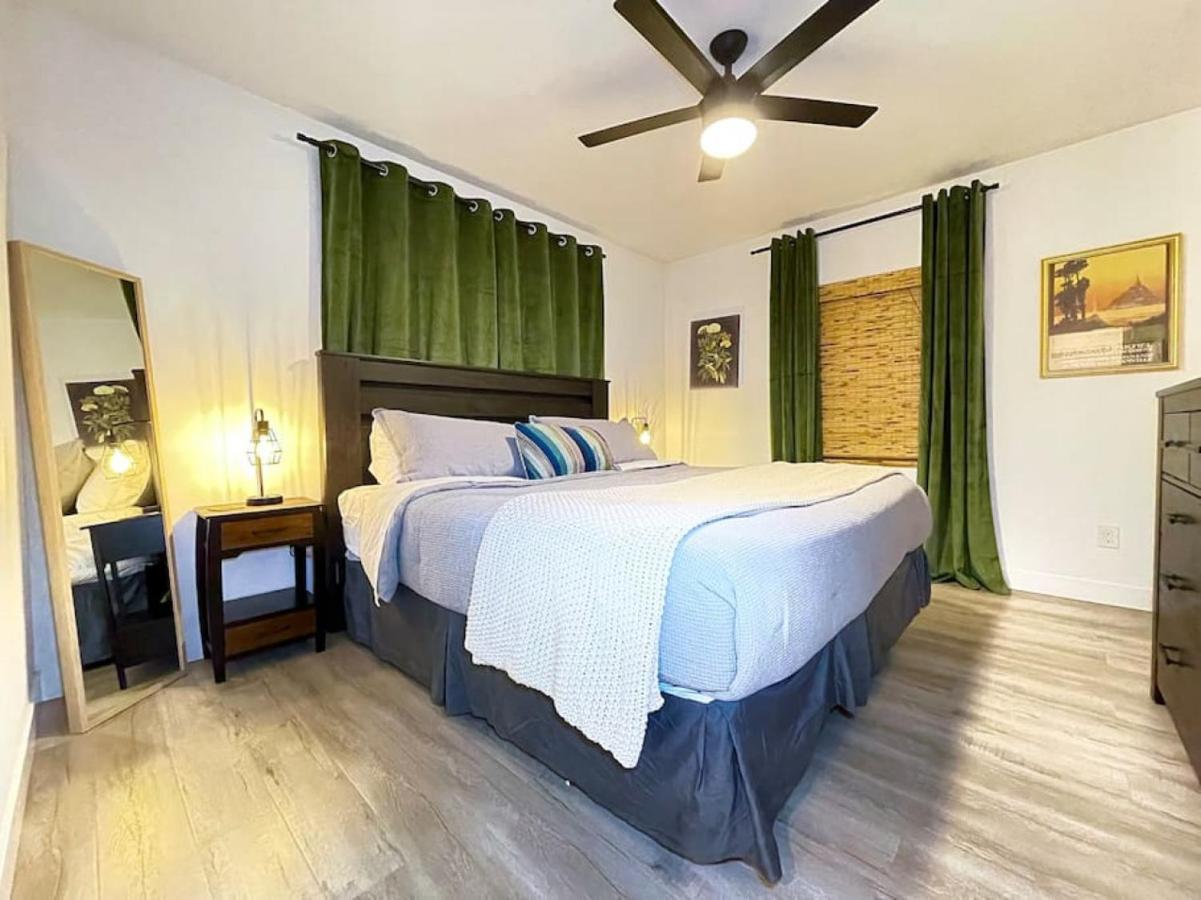 King Bed-private Yard-driveway Parking *